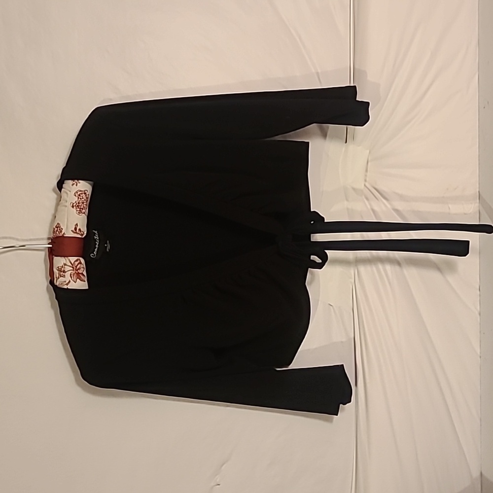 Connected great condition black tie front 3/4 sleeve ruched shrug crop top